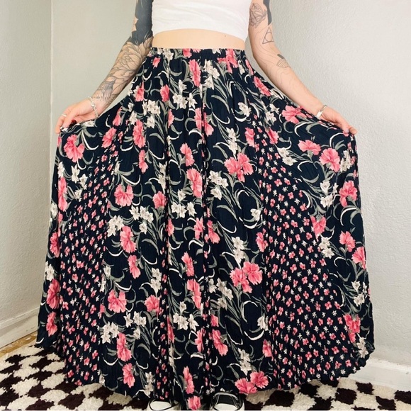 Vintage 90s Y2K black & pink floral maxi broomstick skirt- very full! Fits M-L - Picture 5 of 9